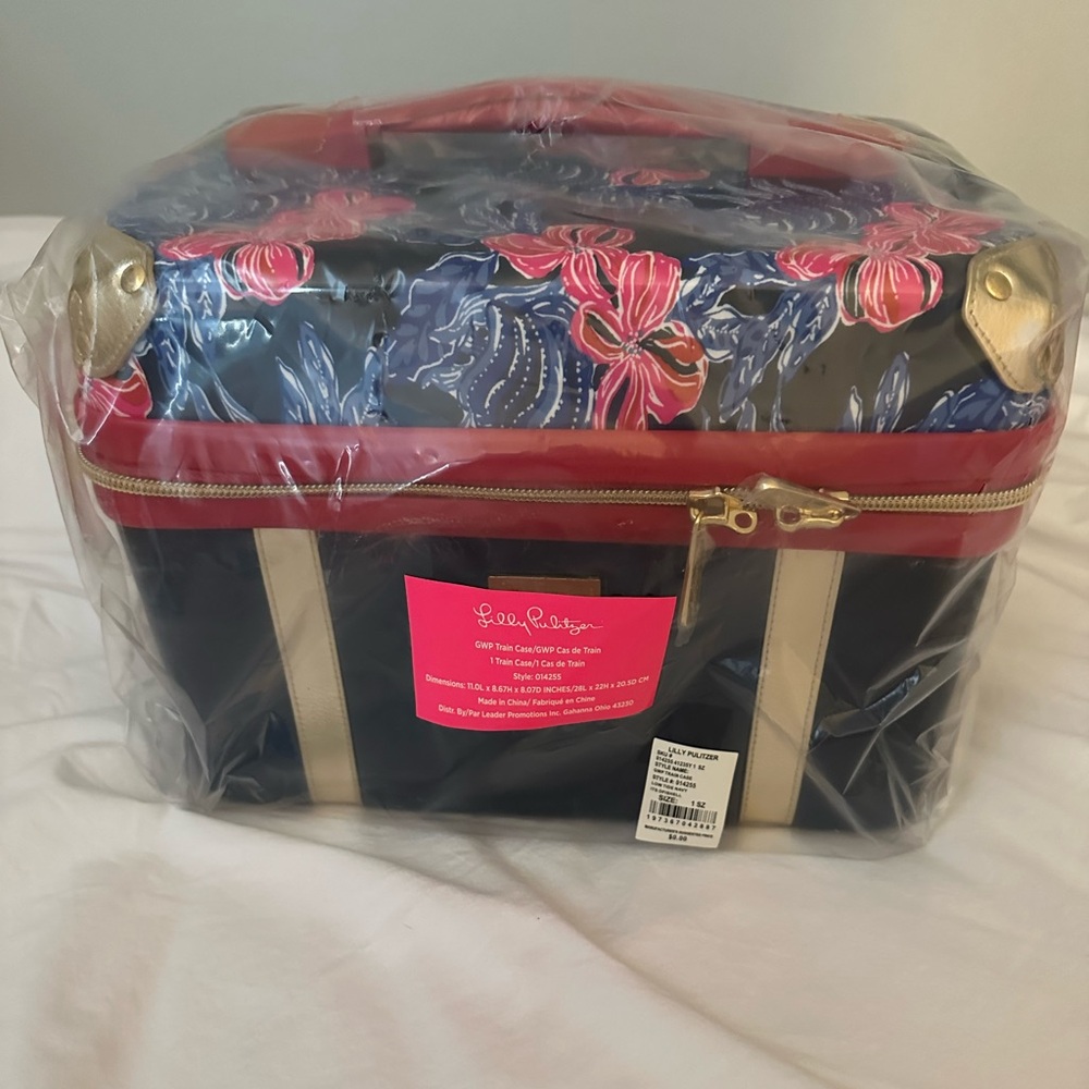NWT LILLY PULITZER GWP TRAIN CASE LOW TIDE NAVY ITS OFISHELL NEW SEALED